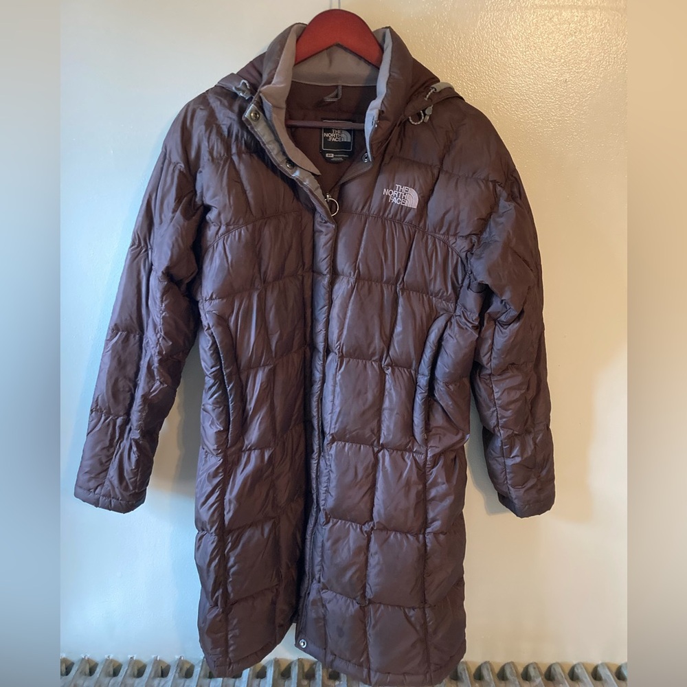 The North Face women’s long metropolis brown puffy jacket in brown size small